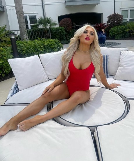 Tiffany Stratton estrella xxx foto