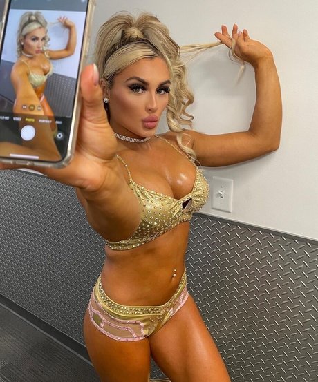 Tiffany Stratton actriz libre archivo