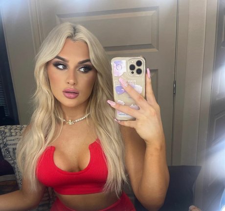 Tiffany Stratton estrella porno hd fotos