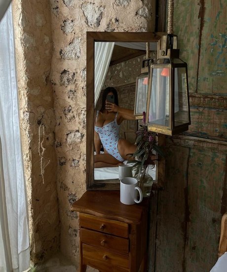 Ella Cervetto modelo desnudos imágenes