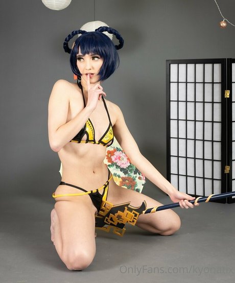 Kyonatix estrella desnuda archivo