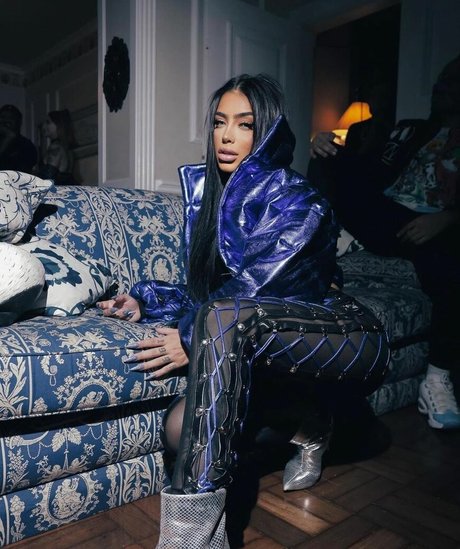 MC Mirella modèle chaud galerie