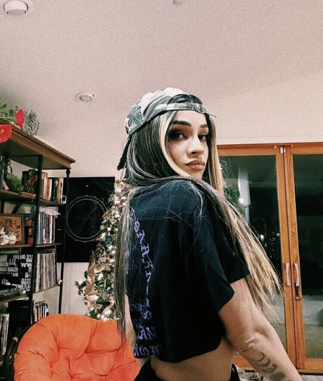 Dakota Kai haut modèle des photos