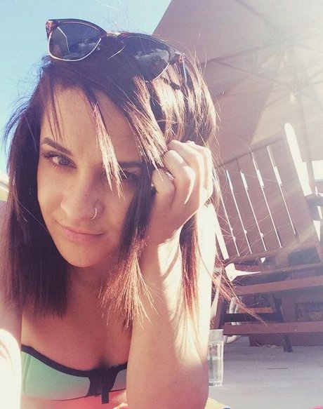 Dakota Kai estrella exclusiva foto