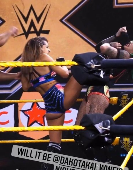 Dakota Kai estrella porno de arte galerías