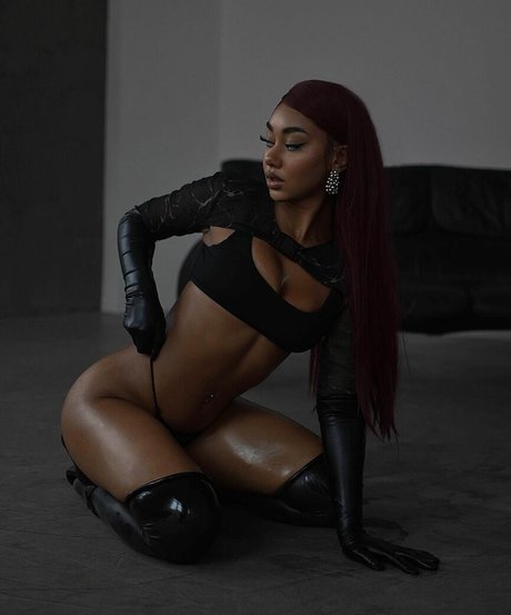 Elizabeth Anorue actriz erótica galerías