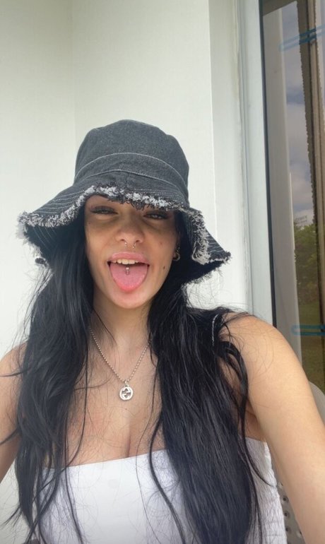 Olivia Forsbrook modèle érotique des photos