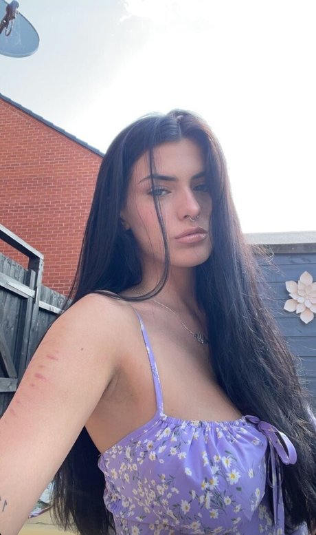 Olivia Forsbrook estrella porno exclusiva archivo