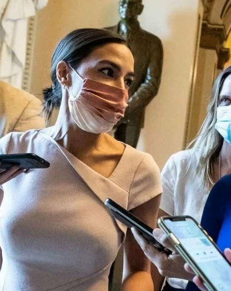 Alexandria Ocasio Cortez modèle parfait photo