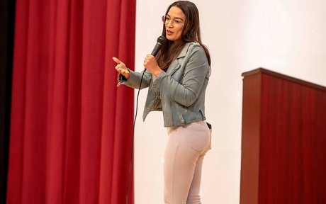 Alexandria Ocasio Cortez haut étoile images