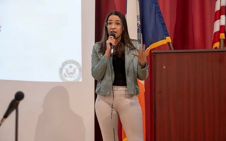 Alexandria Ocasio Cortez haut de star du porno galeries
