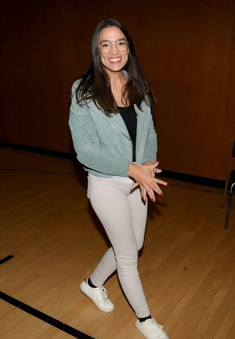 Alexandria Ocasio Cortez linda estrella imagen