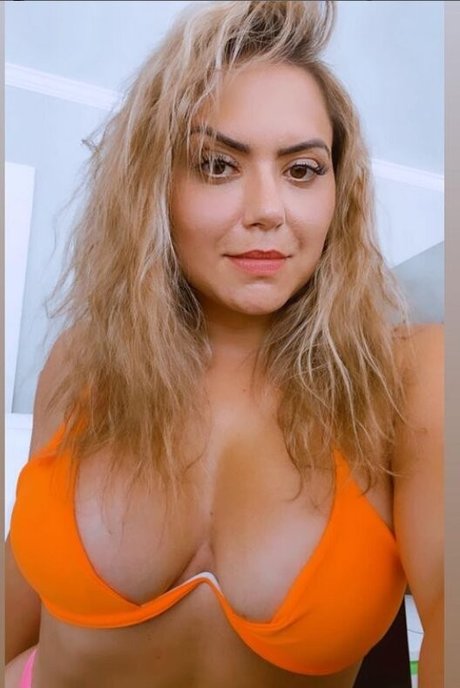 Tati Cariani star exclusive archive