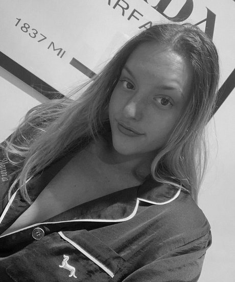 Alanna Pow belle actrice galerie