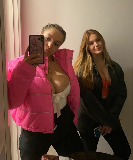 Alanna Pow estrella porno en alta definición galerías