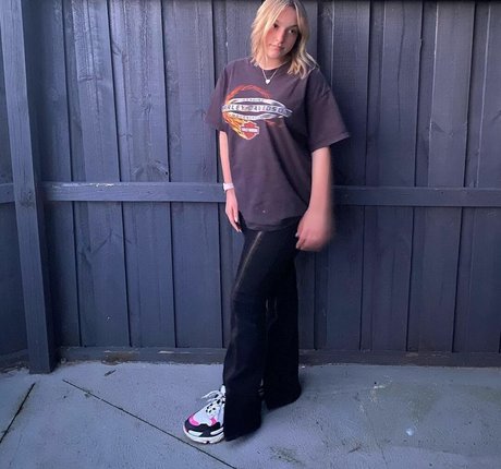 Alanna Pow estrella porno erótica fotos