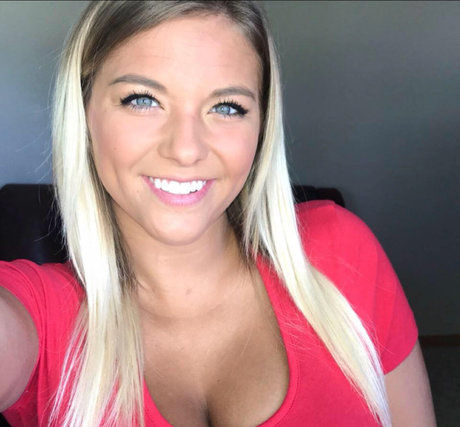 McKenna DeMoe modelo desnudos galerías