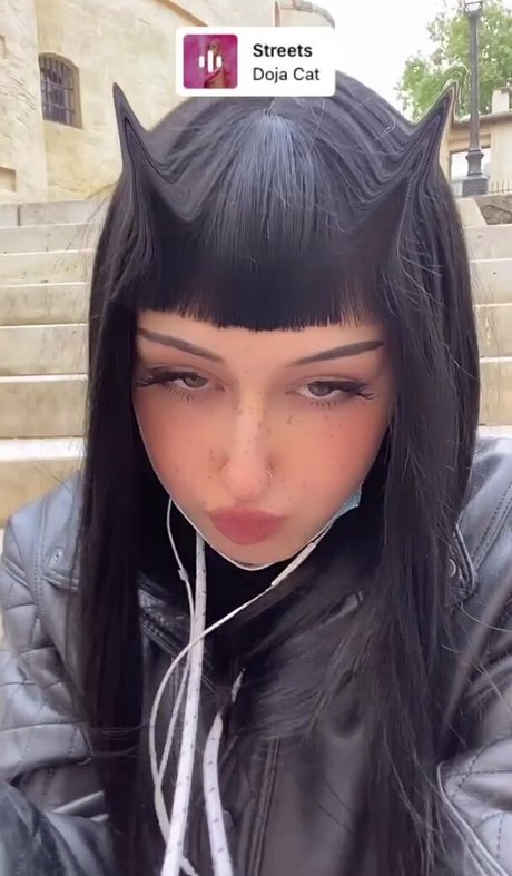 Trinadest Elisa star sexy pictures