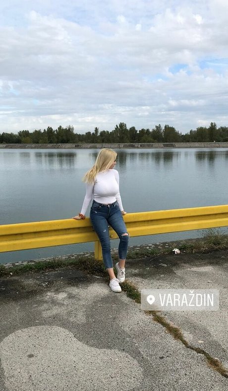 suzizvonar sexo modelo galerías