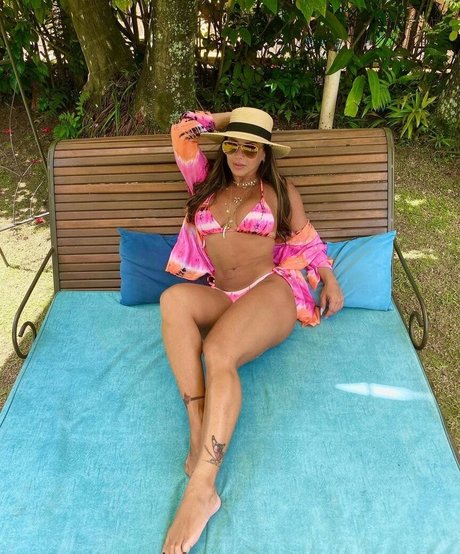 Viviane Araujo estrella caliente imagen
