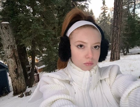 Francesca Capaldi hermosa estrella imágenes