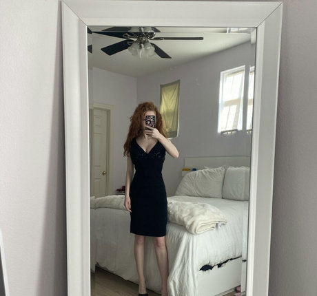 Francesca Capaldi star nude image