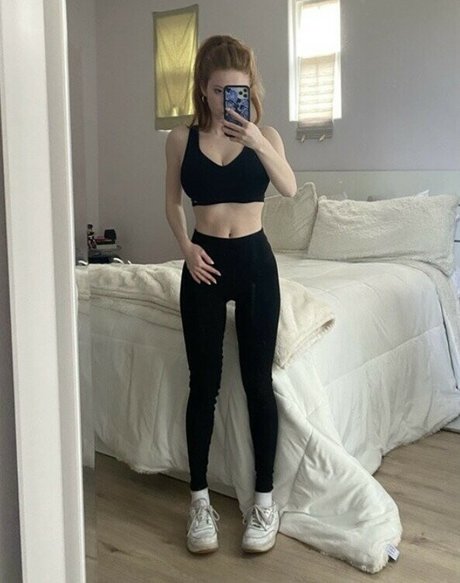 Francesca Capaldi estrella porno desnuda foto