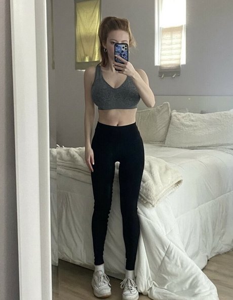 Francesca Capaldi modelo caliente galerías