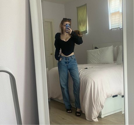 Francesca Capaldi hot actress image