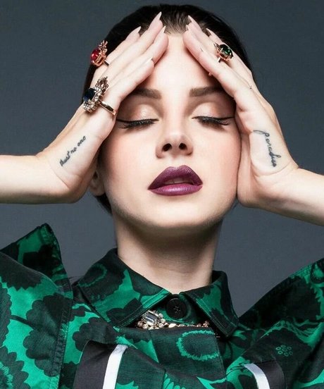 Lana Del Rey modèle pornographique img