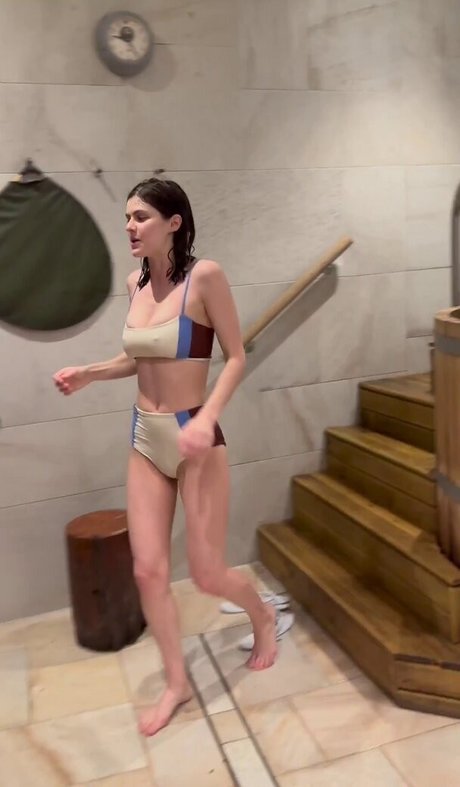 Alexandra Daddario estrella adulta archivo