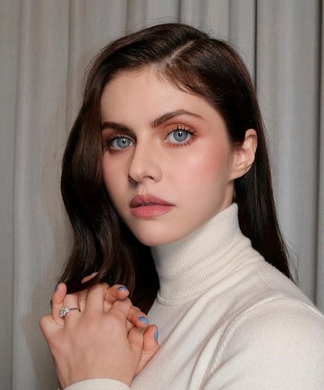Alexandra Daddario pornstar beautiful images