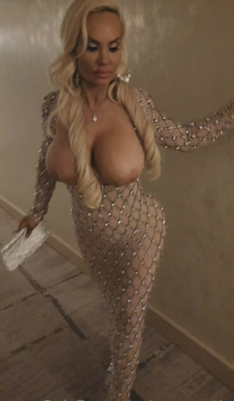 Nicole Coco Austin model nude img
