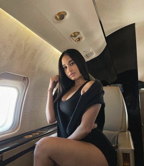 Emily Tosta desnudos estrella foto