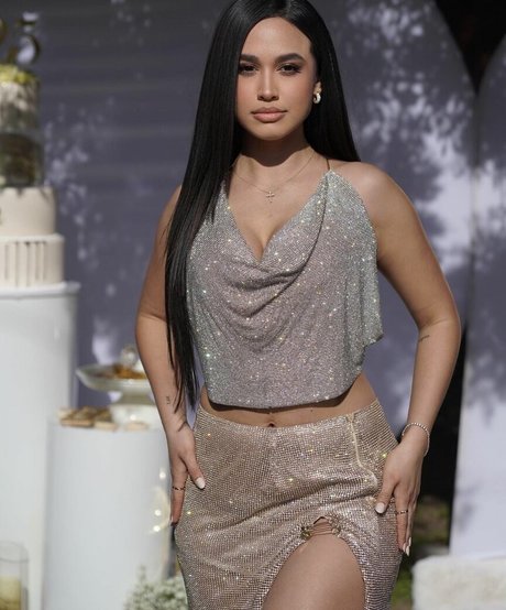 Emily Tosta xxx étoile galerie