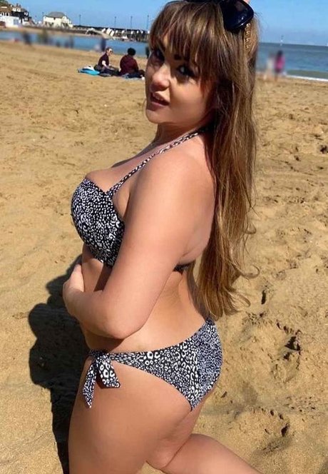 Danielle Nicholls thumbnail