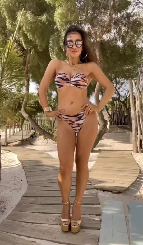 Myleene Klass modèle sympa img