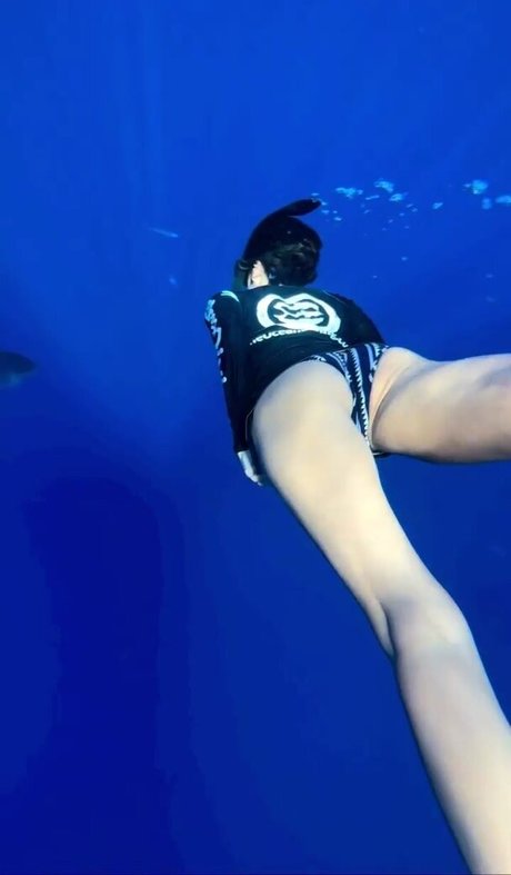 Nina Dobrev modèle meilleur collection