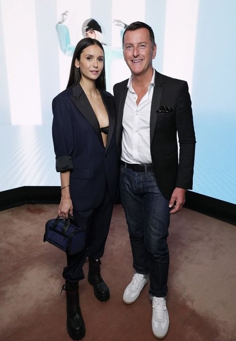 Nina Dobrev estrella porno erótica foto