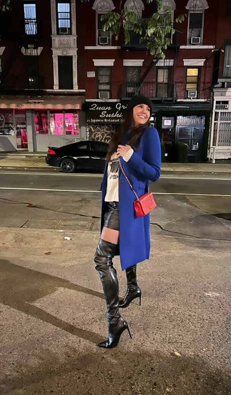 Nina Dobrev étoile xxx photos