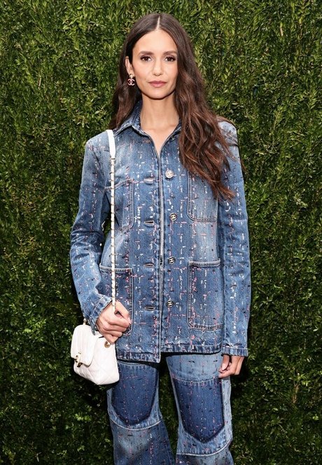 Nina Dobrev hermosa estrella recopilación