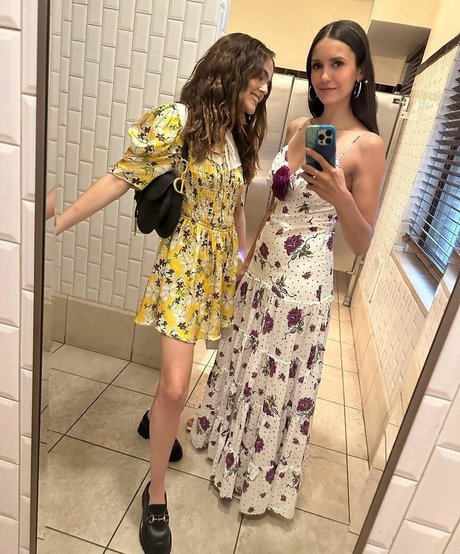 Nina Dobrev Miniatura