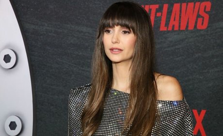 Nina Dobrev modelo libre galería