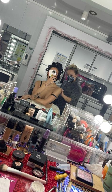 Nina Dobrev modèle parfait image