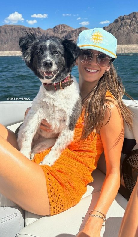 Nina Dobrev hd model img