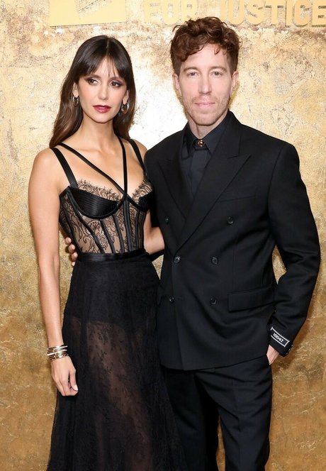 Nina Dobrev bonita estrella imagen