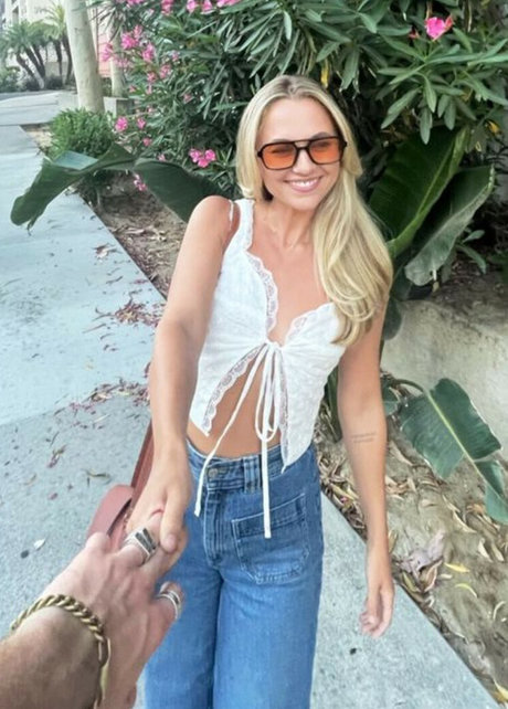 Madison Iseman star du porno photos