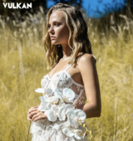 Madison Iseman art modèle archive