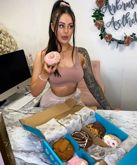 Beckie Holloway nus étoiles galeries