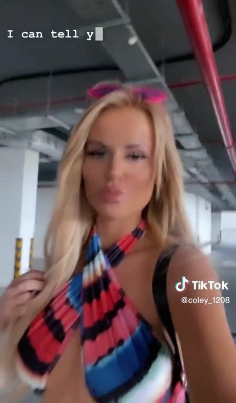 Nicole Farrell estrella de alta definición archivo